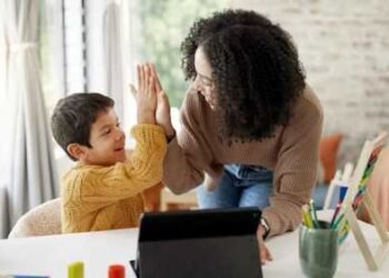 كيف تنمي احترام الذات لدى طفلك؟