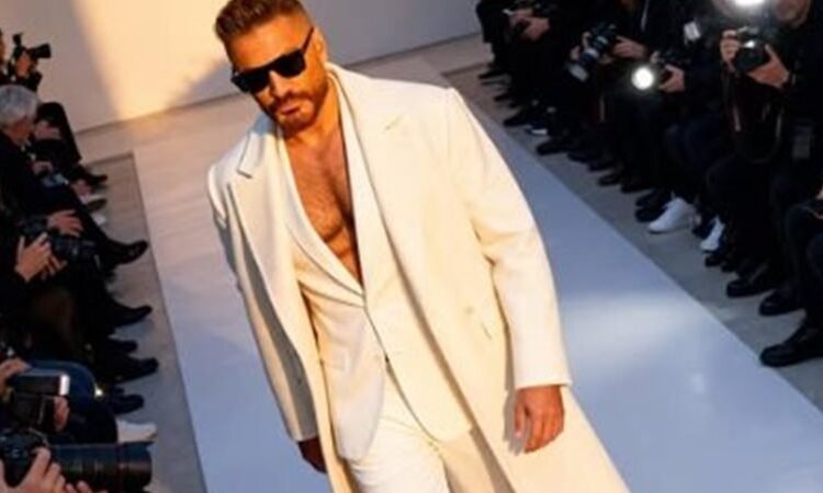 تامر حسني يحصد جائزة “الأيقونة العالمية” في Fashion Factor