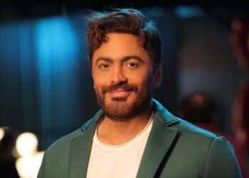 تامر حسني يرفض هدية ثمينة من معجبة.. اليكم ما حصل