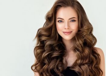 شامبو الكافيين لشعر كثيف وصحي