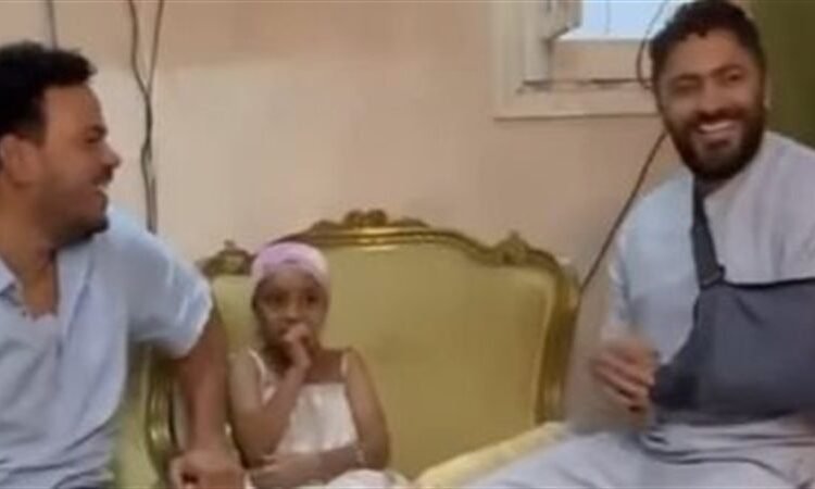 تامر حسني ومصطفى غريب يحققان حلم طفلة مصابة بالسرطان
