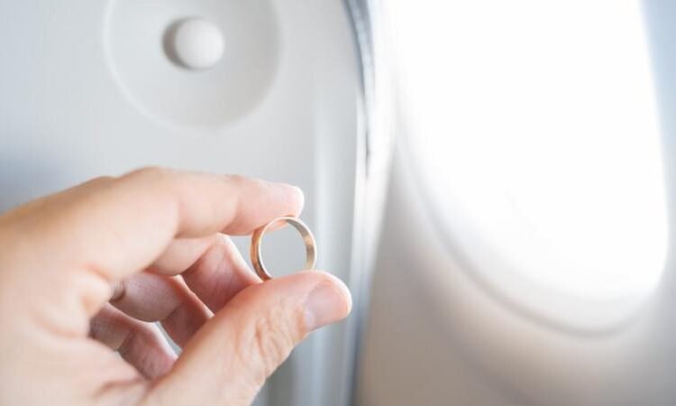 أبوظبي تطلق خدمة “زواج مدني” عبر الإنترنت