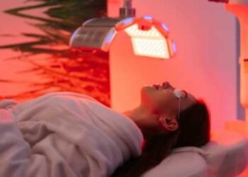 تقنية الضوء الأحمر.. حلول فعّالة لمشاكل الشفاه