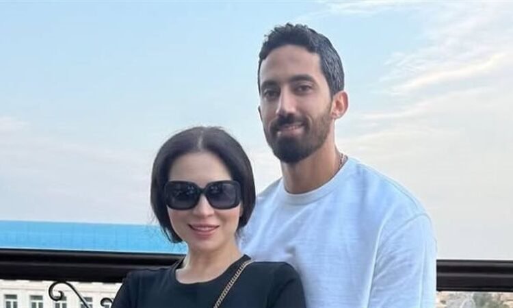 أول ظهور لـ مي عز الدين وزوجها من شهر العسل