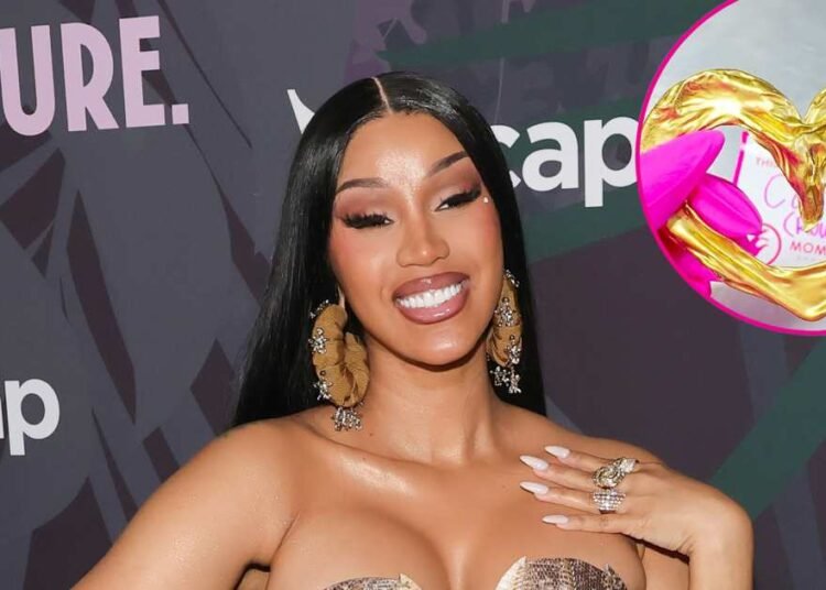 كاردي بي تحوّل الحبل السري لطفلها الرابع إلى قلادة مغطاة بالذهب