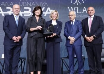 تكريم السيدة الأولى في مؤتمر “أنا لبنانية عربية”