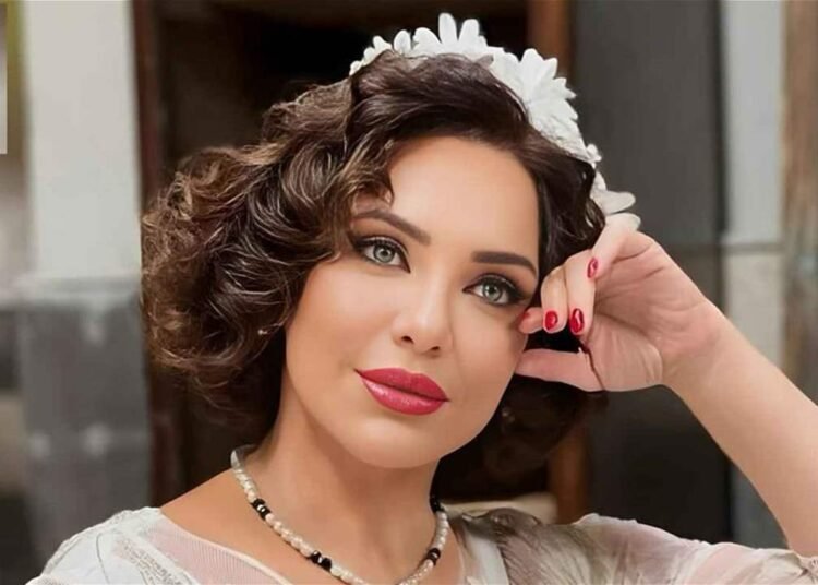 سلاف فواخرجي توجه رسالة قوية ردًّا على الشتائم