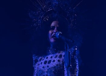 آمال مثلوثي تتألّق بتصميم خالد ومروان في ختام مهرجان “تنوير”