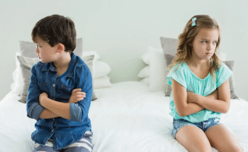 طرق لتقليل المشاحنات بين أطفالك