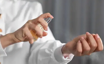 العطر… بصمة الأناقة في موسم الشتاء