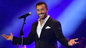 كاظم الساهر يتألق في مهرجان الغناء بالفصحى