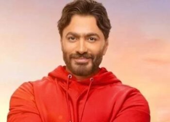 أول ظهور لـ تامر حسني بعد أزمته الصحية