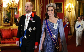 كيت ميدلتون تتألّق بأقراط الأميرة ديانا