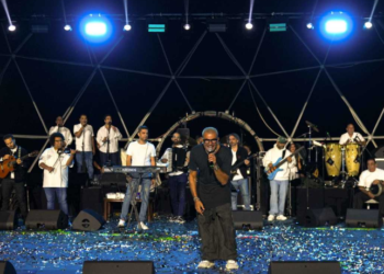ليلة استثنائية لـ عمرو دياب في “مهرجان ليالي العرب”