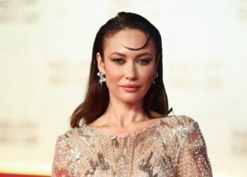 شربل زوي يوقّع إطلالة النجمة أولغا كوريلنكو في افتتاح “البحر الأحمر السينمائي”