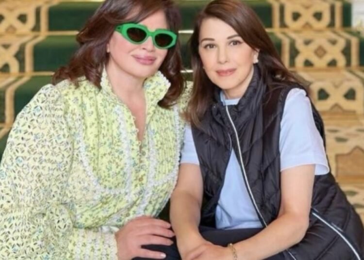 إلهام شاهين تستقبل ماجدة الرومي في مصر