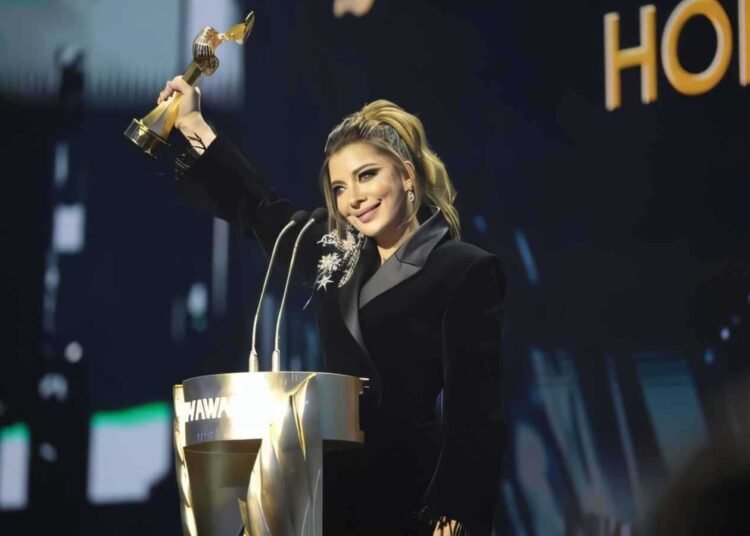 أصالة نصري تتلقى التهاني من عائلتها بعد جائزة Joy Awards