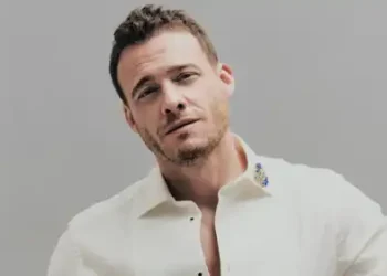 كرم بورسين يعلن ارتباطه رسميا بسيلين ياغجي أوغلو