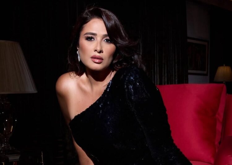 نجوم “وننسى اللي كان” يرقصون في عيد ياسمين عبد العزيز