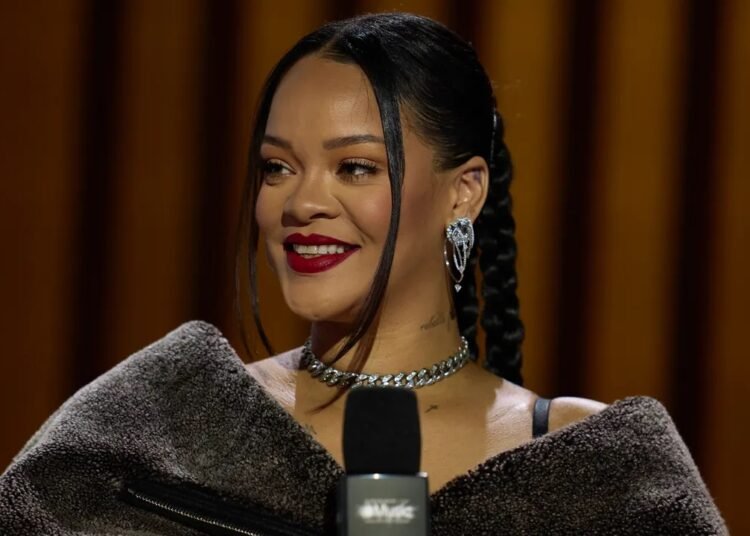 تعليق ريهانا يثير تفاعلا حول طفل رابع محتمل