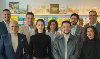 إطلالة راقية وهادئة للأميرة رجوة الحسين خلال زيارتها الثقافية