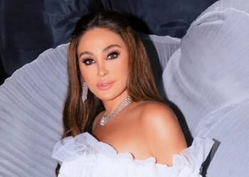 تعثّر إليسا على المسرح ونجاتها من السقوط في حفل أبوظبي