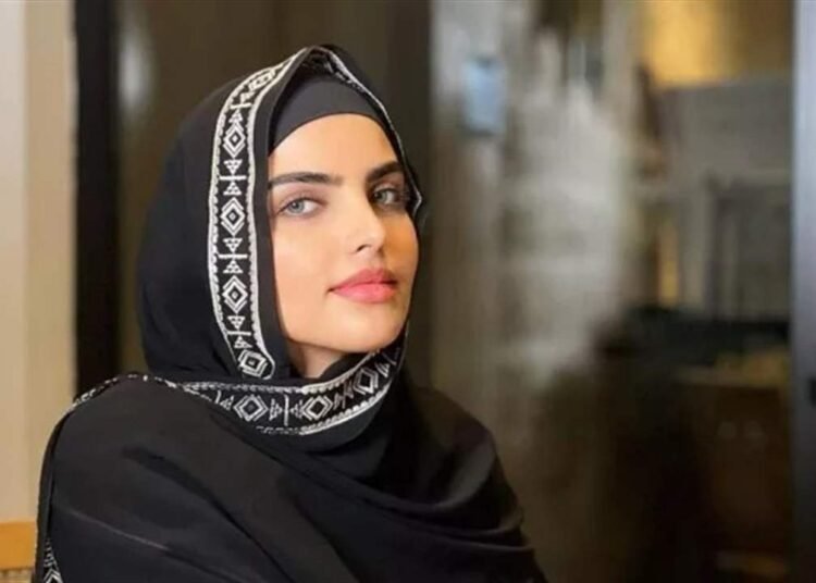أول ظهور لـ سارة الودعاني بعد خلعها الحجاب