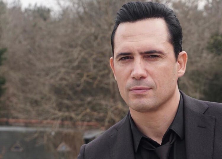 ظافر العابدين يفجع بوفاة شقيقه ونجوم الفن يواسونه