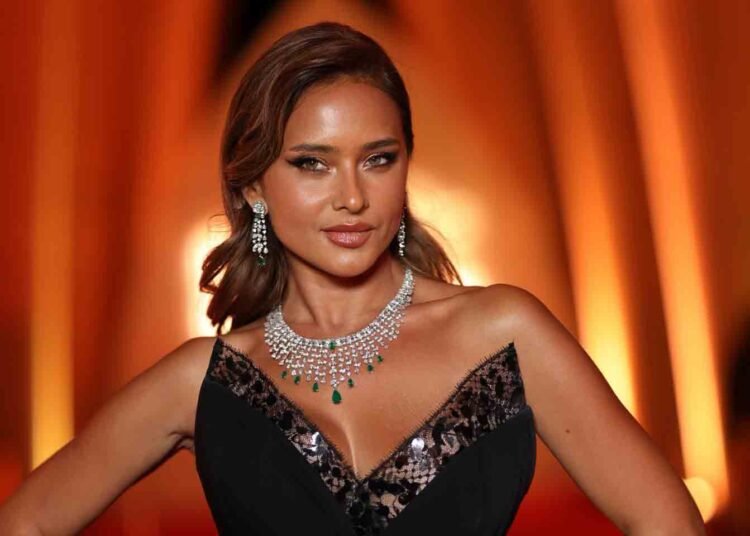 نيللي كريم تحسم حقيقة زواجها الجديد في “السلم والثعبان”