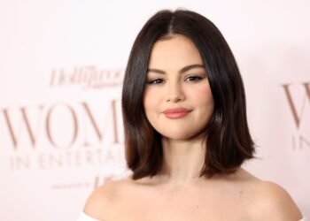 الجمهور يطالب سيلينا غوميز بالانفصال عن زوجها بسبب قُبلة