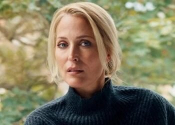 جيليان أندرسون تفضح فجوة الأجور في هوليوود