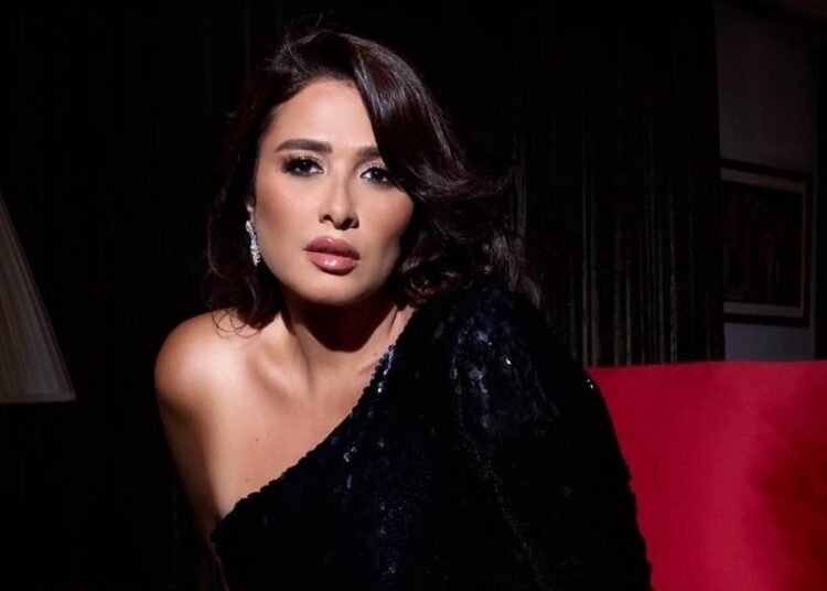 ياسمين عبد العزيز تحسم حقيقة خضوعها لعمليات تجميل