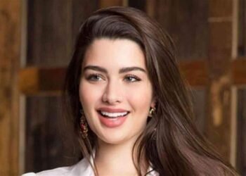 لقاء روان بن حسين وابنتها لونا.. دموع تختصر الحنين