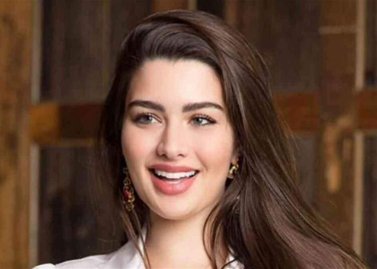 لقاء روان بن حسين وابنتها لونا.. دموع تختصر الحنين