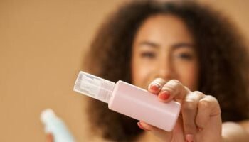 خطوات سهلة للعناية بالشعر الجاف في رمضان