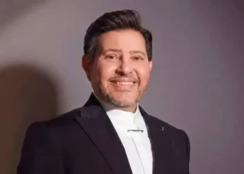 وزير الصحة المصري يزور هاني شاكر في المستشفى بعد الجراحة الحرجة