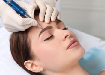 أقلام حواجب تمنحك تأثير لتقنية المايكروبليدنغ بسهولة