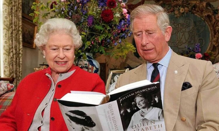 لحظة مؤثرة للملك تشارلز في ذكرى إليزابيث الثانية