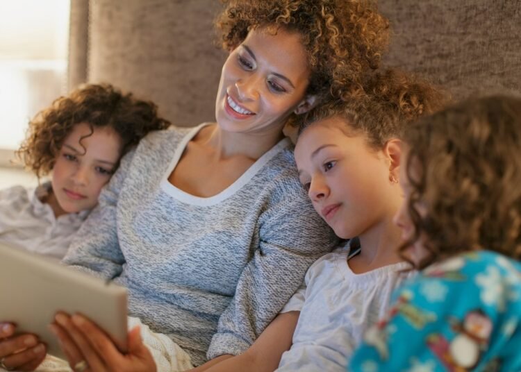 طرق تنظيم يوم الطفل حسب عمره من دون تعقيد