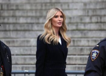 إيفانكا ترامب تنهار بالبكاء أثناء حديثها عن والدتها