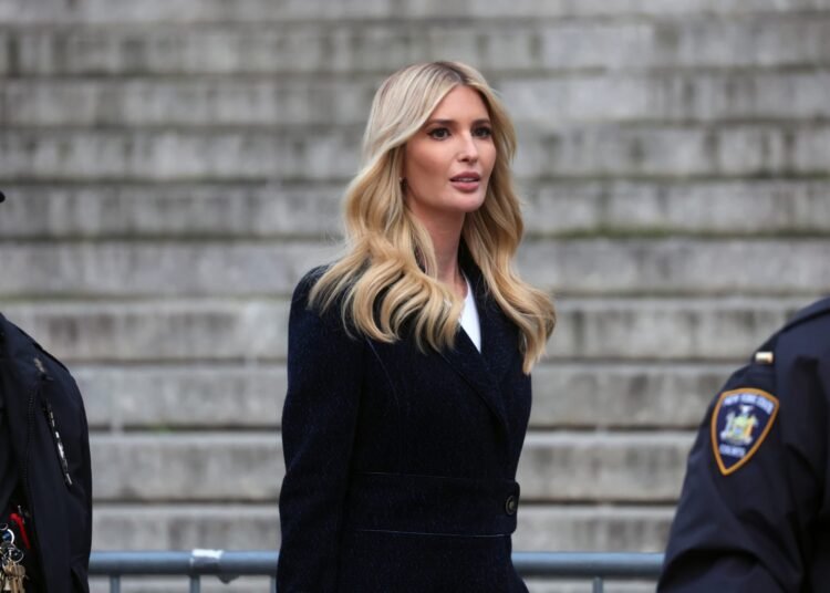 إيفانكا ترامب تنهار بالبكاء أثناء حديثها عن والدتها