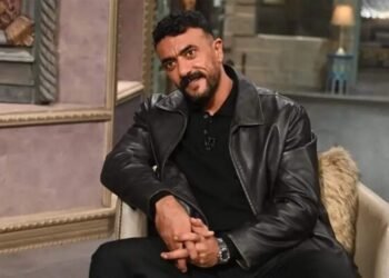أحمد العوضي يُحدث ضجة بفيديو طريف مع معجبة في الشارع