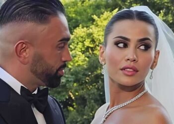 يومي تحسم جدل طلاقها بصور رومانسية مع زوجها