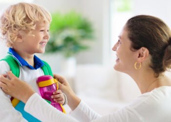 هكذا تدعمين طفلك اجتماعيا بعد نهاية المدرسة