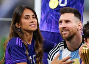 زوجة ميسي تبكي احتفالا بتأهل الأرجنتين لنهائي كأس العالم 2026