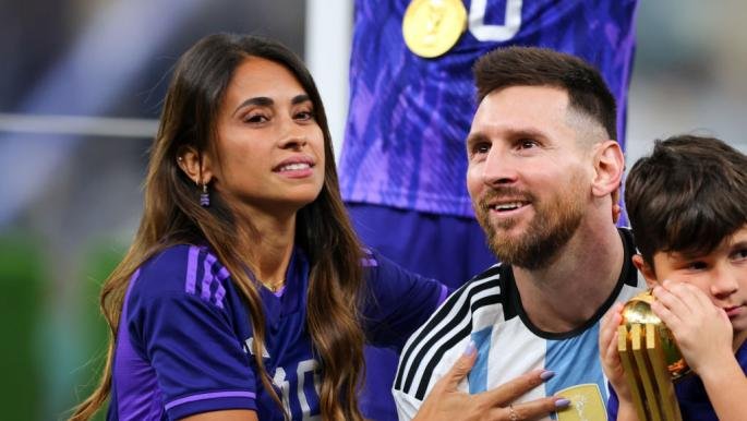 زوجة ميسي تبكي احتفالا بتأهل الأرجنتين لنهائي كأس العالم 2026