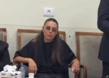 لورا خليل تودع زوجها نجيب عقيقي إلى مثواه الأخير