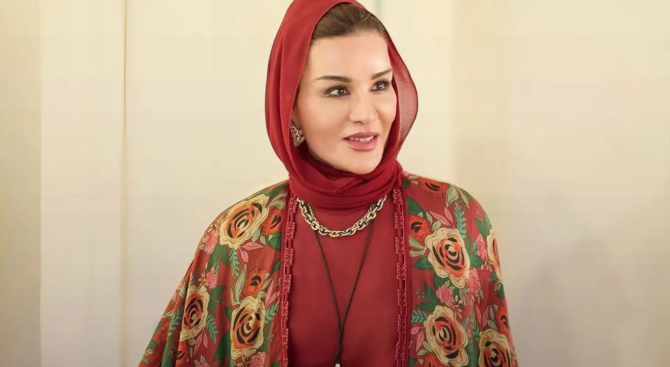 الشيخة موزة تتألق بقطع نادرة من كارتييه مستوحاة من الحضارة المصرية القديمة
