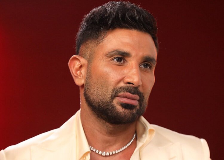 صوت أحمد سعد يخونه ويؤجل ألبومه