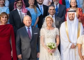 الملكة رانيا تشارك صورا من عقد قران الأميرة سارة بنت فيصل